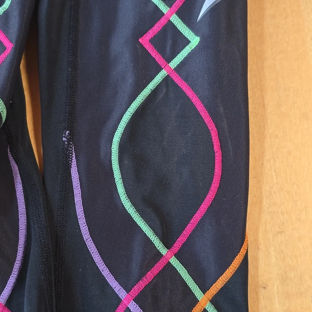 Knee Brace Support Black Capri Leggings - Picture 5 of 5